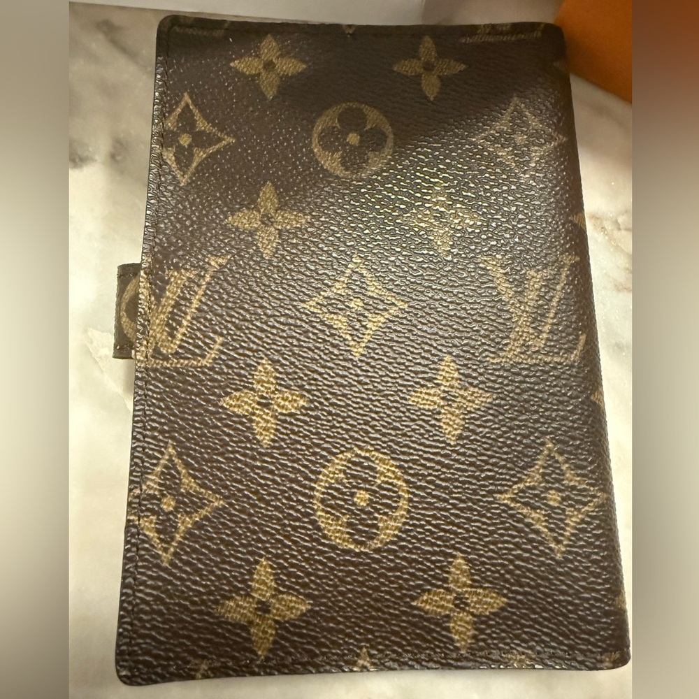Louis Vuitton Small Ring Agenda Cover (Retail is $505) - Picture 4 of 6